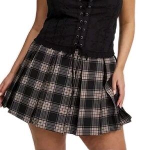 A020 Torrid Black and Tan Plaid Pleated Mini skort Plus Size 0 (size 12)